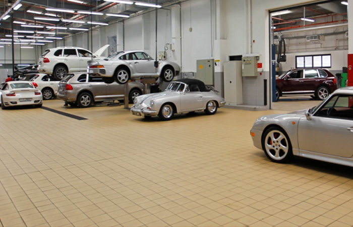 Porsche Garage in Dubai